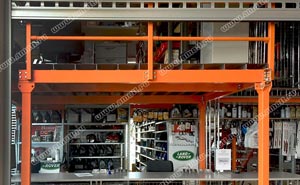 Пристройка-платформа к стеллажно-мезонинной системе на складе торгового комплекса «АвтоМОЛЛ»