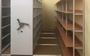 Передвижные архивные стеллажи в книгохранилище школы №46